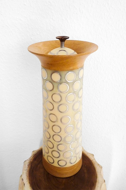 »Eichen-Epoxy-Vase« von Jürgen Fuhr